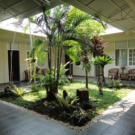 Gondia Guesthouse Jakarta Exterior foto